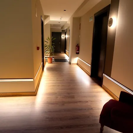 Hotel Rio Lea فندق 2*