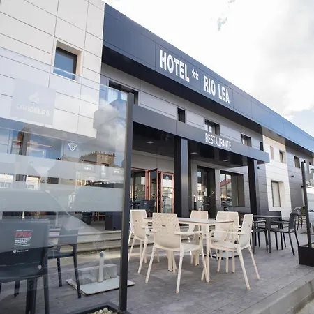 Hotel Rio Lea فندق Castro de Rei